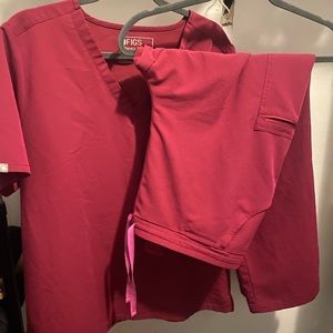 Figs Dark Magenta XXL Catarina and XL Yolanda set